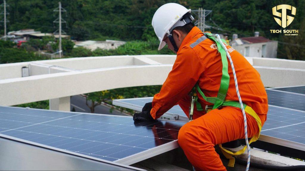 Hệ thống điện mặt trời bám tải lắp đặt trên mái nhà 