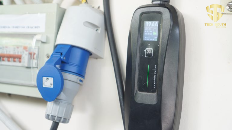 Bộ sạc treo tường cho hệ thống sạc ô tô điện tại nhà.