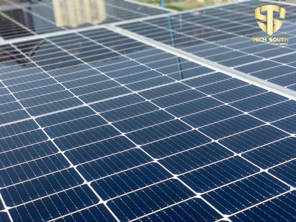 Tấm pin năng lượng mặt trời lắp đặt thực tế