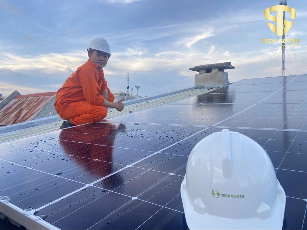 Bộ tấm pin năng lượng mặt trời hoàn chỉnh